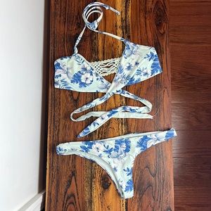 Frankie’s bikinis blue floral seamless bikini